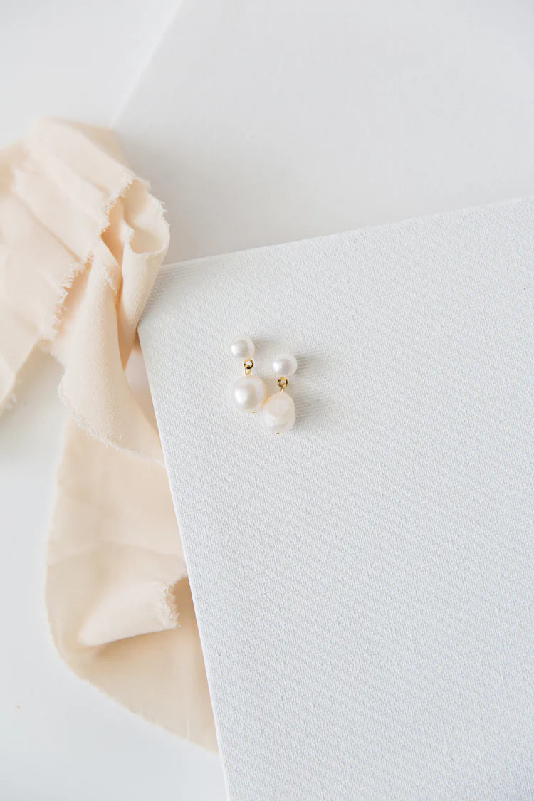 Holly Pearl Earrings