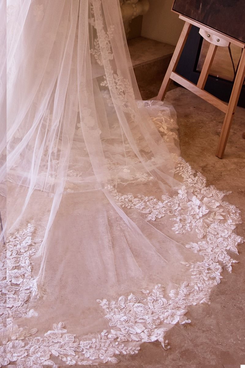 Floral Scalloped Lace Royal Veil